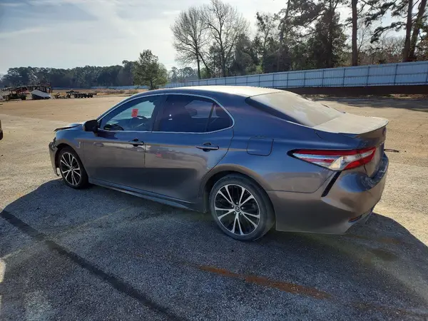 4T1B11HK4JU095850 2018 TOYOTA CAMRY - Image 2