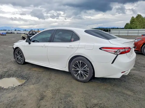 4T1B11HK4JU098067 2018 TOYOTA CAMRY - Image 2