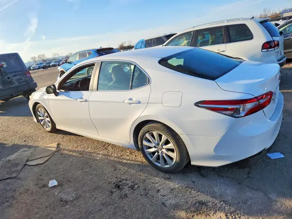 4T1B11HK4JU098196 2018 TOYOTA CAMRY - Image 2