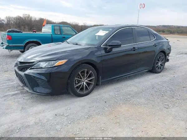 4T1B11HK4JU099204 2018 TOYOTA CAMRY - Image 2