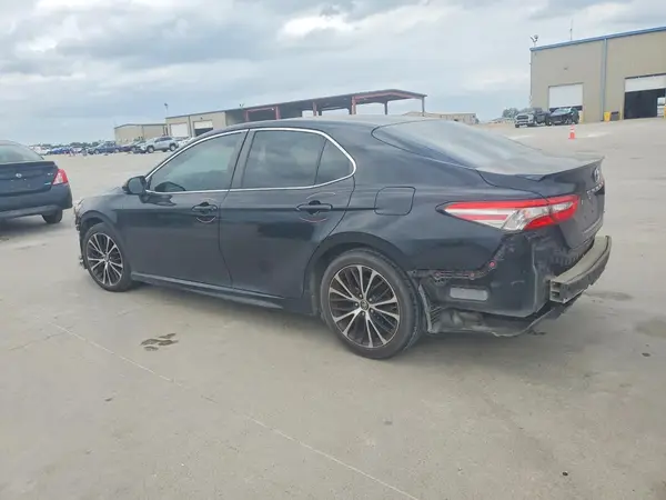 4T1B11HK4JU100612 2018 TOYOTA CAMRY - Image 2