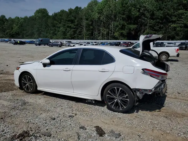 4T1B11HK4JU101470 2018 TOYOTA CAMRY - Image 2