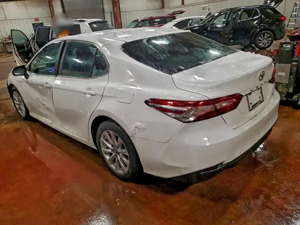 4T1B11HK4JU103364 2018 TOYOTA CAMRY - Image 2