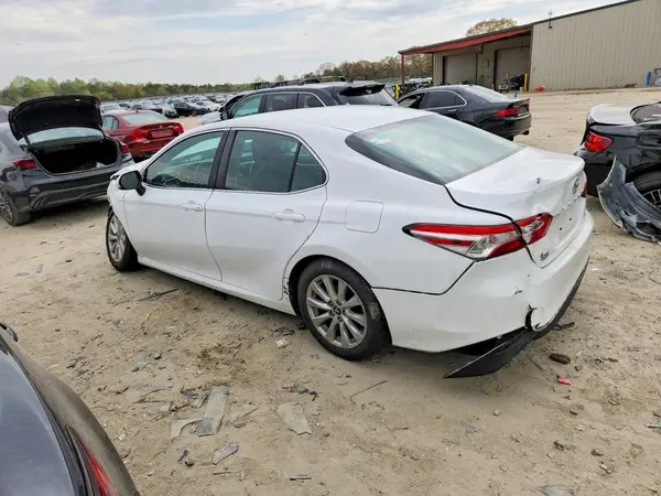 4T1B11HK4JU103722 2018 TOYOTA CAMRY - Image 2
