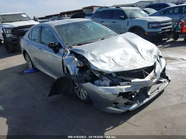 4T1B11HK4JU104000 2018 TOYOTA CAMRY - Image 1