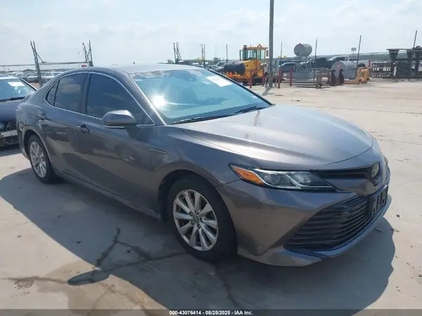 4T1B11HK4JU105471 2018 TOYOTA CAMRY - Image 1