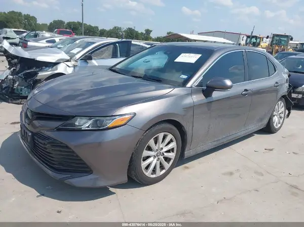4T1B11HK4JU105471 2018 TOYOTA CAMRY - Image 2