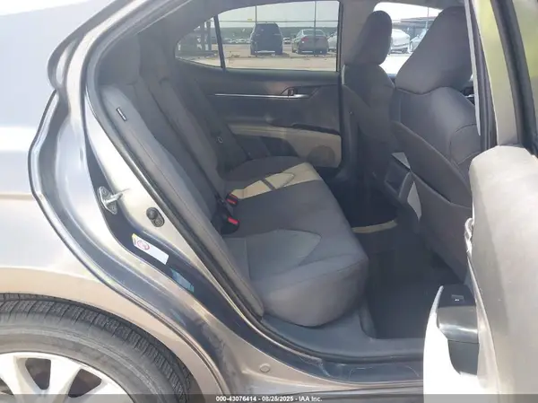 4T1B11HK4JU105471 2018 TOYOTA CAMRY - Image 8