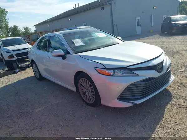 4T1B11HK4JU107740 2018 TOYOTA CAMRY - Image 1