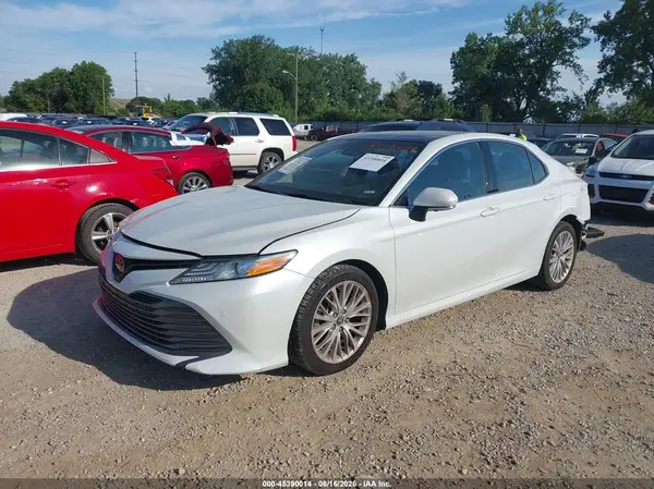 4T1B11HK4JU107740 2018 TOYOTA CAMRY - Image 2
