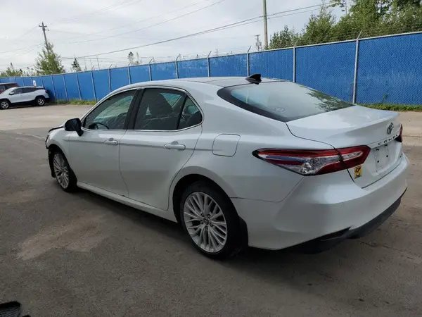 4T1B11HK4JU108077 2018 TOYOTA CAMRY - Image 2