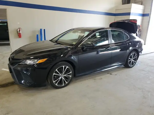 4T1B11HK4JU108984 2018 TOYOTA CAMRY - Image 1