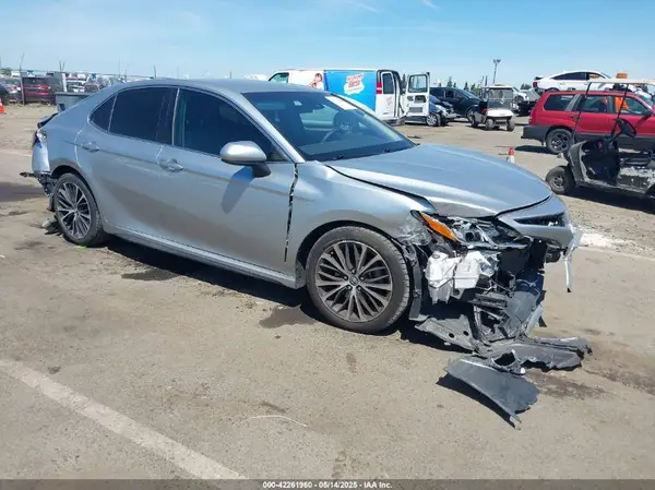 4T1B11HK4JU110377 2018 TOYOTA CAMRY - Image 1
