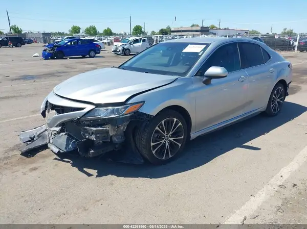 4T1B11HK4JU110377 2018 TOYOTA CAMRY - Image 2