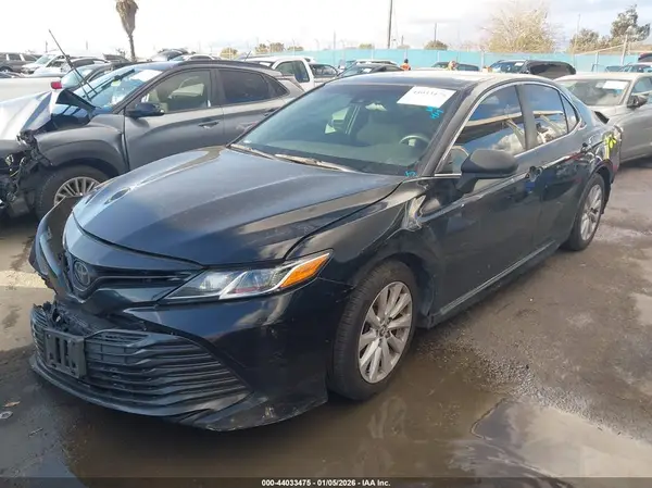 4T1B11HK4JU112694 2018 TOYOTA CAMRY - Image 2