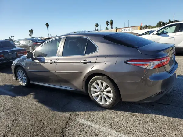 4T1B11HK4JU112808 2018 TOYOTA CAMRY - Image 2