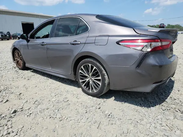 4T1B11HK4JU112856 2018 TOYOTA CAMRY - Image 2