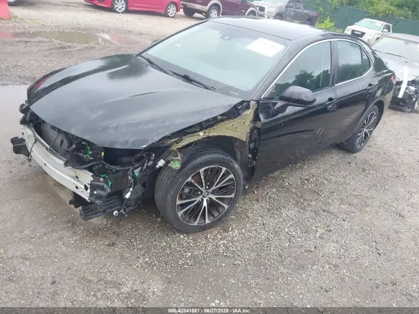 4T1B11HK4JU114073 2018 TOYOTA CAMRY - Image 2