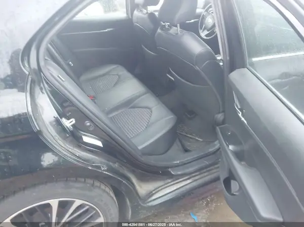 4T1B11HK4JU114073 2018 TOYOTA CAMRY - Image 8