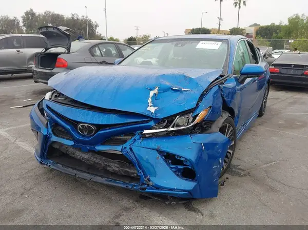4T1B11HK4JU114428 2018 TOYOTA CAMRY - Image 2
