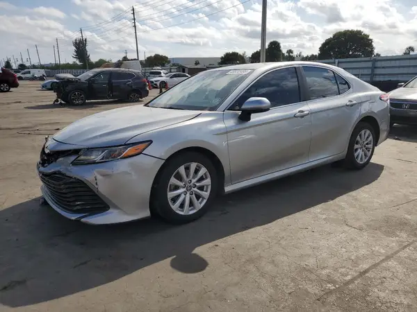 4T1B11HK4JU114526 2018 TOYOTA CAMRY - Image 1