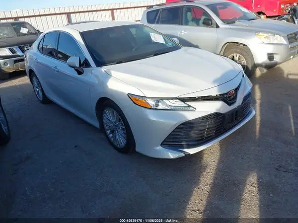 4T1B11HK4JU117426 2018 TOYOTA CAMRY - Image 1