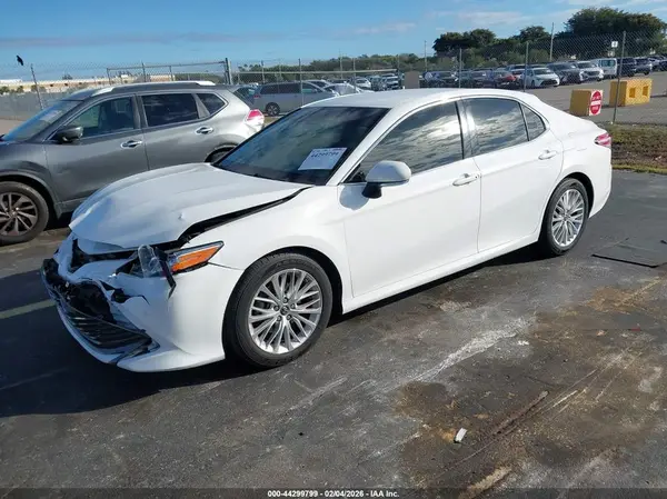 4T1B11HK4JU119712 2018 TOYOTA CAMRY - Image 2
