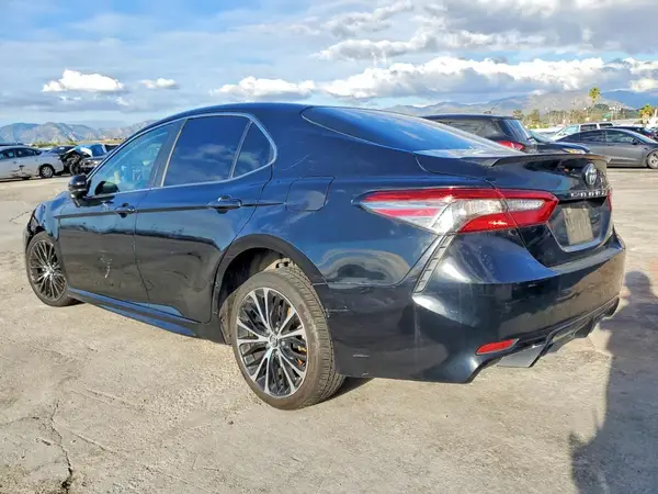 4T1B11HK4JU122402 2018 TOYOTA CAMRY - Image 2