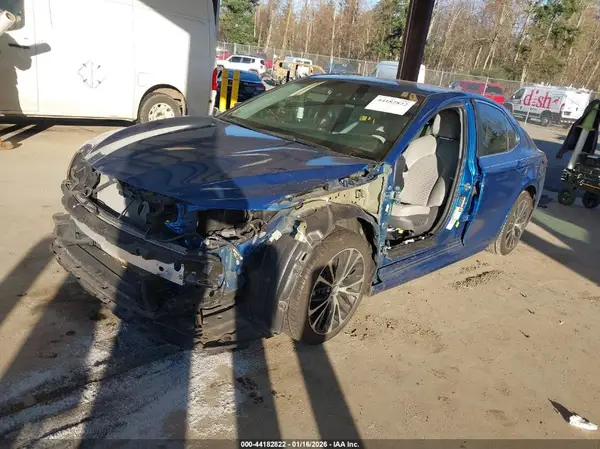 4T1B11HK4JU122951 2018 TOYOTA CAMRY - Image 2
