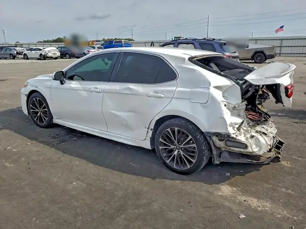4T1B11HK4JU124263 2018 TOYOTA CAMRY - Image 2