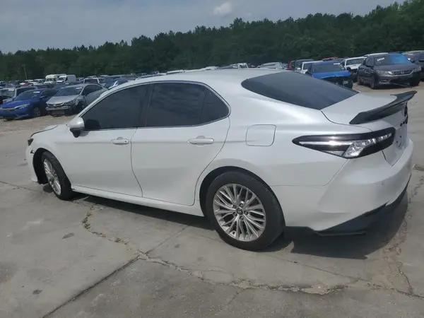 4T1B11HK4JU124537 2018 TOYOTA CAMRY - Image 2