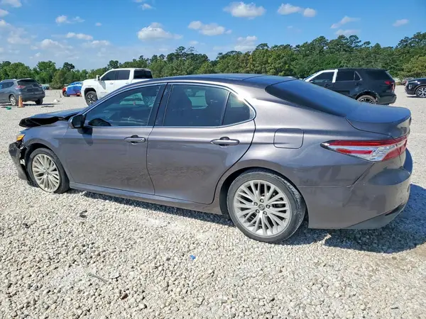 4T1B11HK4JU125803 2018 TOYOTA CAMRY - Image 2