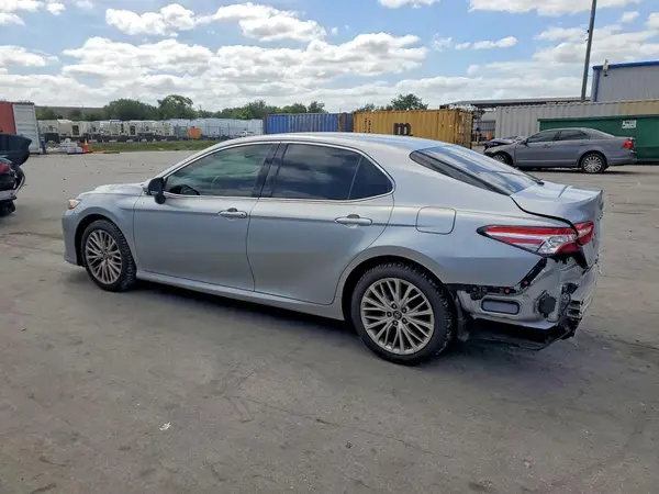 4T1B11HK4JU125915 2018 TOYOTA CAMRY - Image 2