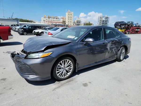 4T1B11HK4JU126059 2018 TOYOTA CAMRY - Image 1