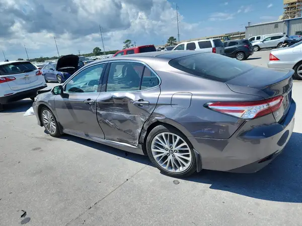 4T1B11HK4JU126059 2018 TOYOTA CAMRY - Image 2