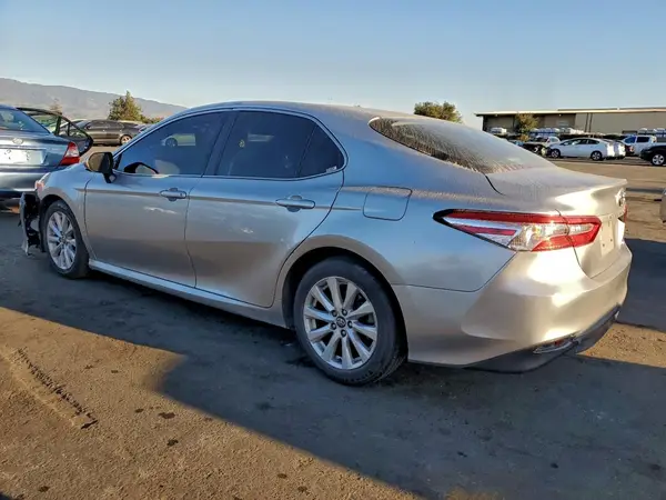 4T1B11HK4JU126448 2018 TOYOTA CAMRY - Image 2