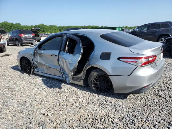 4T1B11HK4JU127096 2018 TOYOTA CAMRY - Image 2