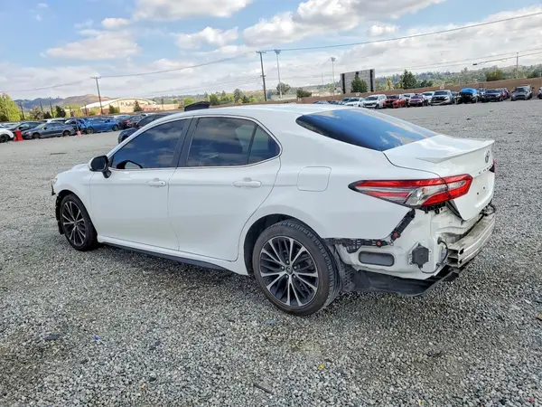 4T1B11HK4JU128250 2018 TOYOTA CAMRY - Image 2