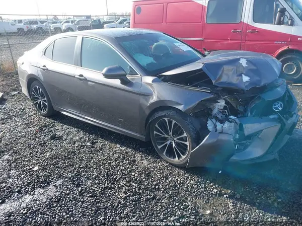 4T1B11HK4JU128765 2018 TOYOTA CAMRY - Image 1