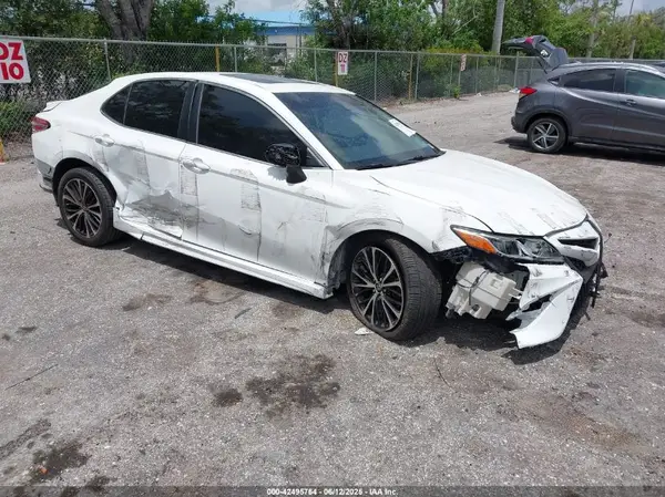 4T1B11HK4JU129267 2018 TOYOTA CAMRY - Image 1