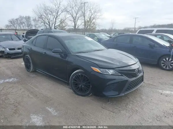 4T1B11HK4JU130015 2018 TOYOTA CAMRY - Image 1