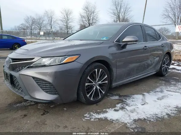 4T1B11HK4JU131505 2018 TOYOTA CAMRY - Image 2