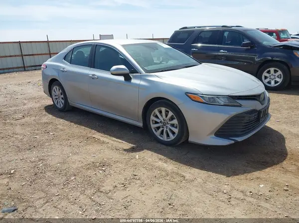 4T1B11HK4JU133478 2018 TOYOTA CAMRY - Image 1