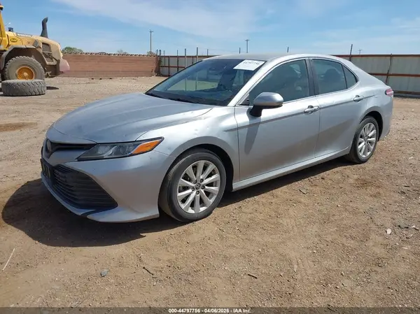 4T1B11HK4JU133478 2018 TOYOTA CAMRY - Image 2