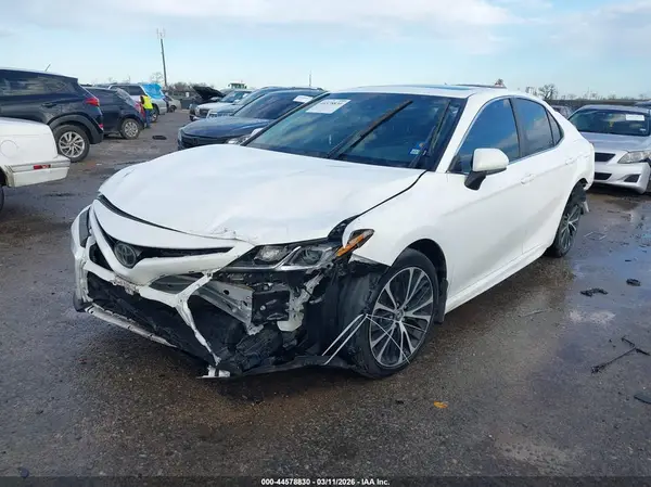 4T1B11HK4JU134646 2018 TOYOTA CAMRY - Image 2
