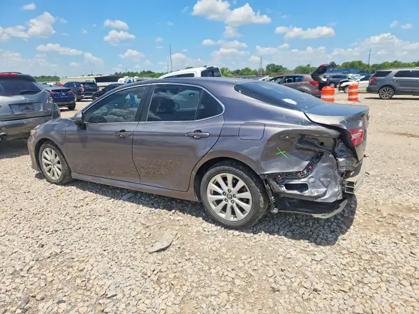 4T1B11HK4JU134761 2018 TOYOTA CAMRY - Image 2