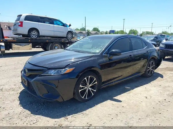 4T1B11HK4JU134825 2018 TOYOTA CAMRY - Image 2