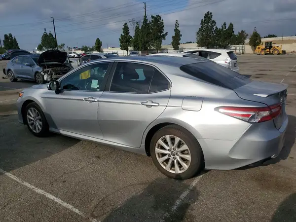 4T1B11HK4JU135036 2018 TOYOTA CAMRY - Image 2