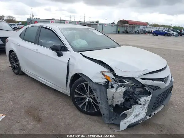 4T1B11HK4JU135182 2018 TOYOTA CAMRY - Image 1