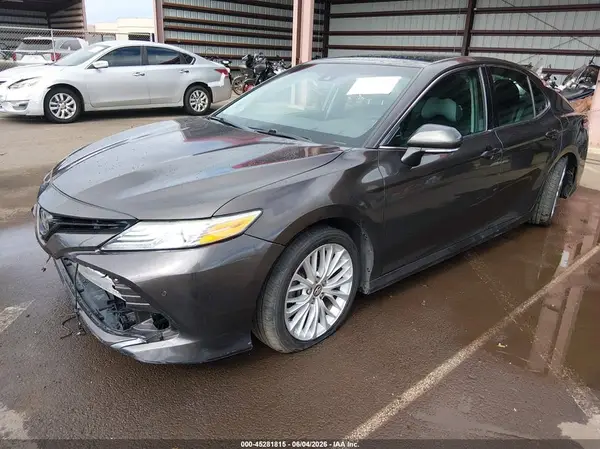 4T1B11HK4JU136171 2018 TOYOTA CAMRY - Image 2
